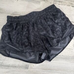 Lululemon Women's Black Camo Hotty Hot Shorts II Swift Lined - Size 6